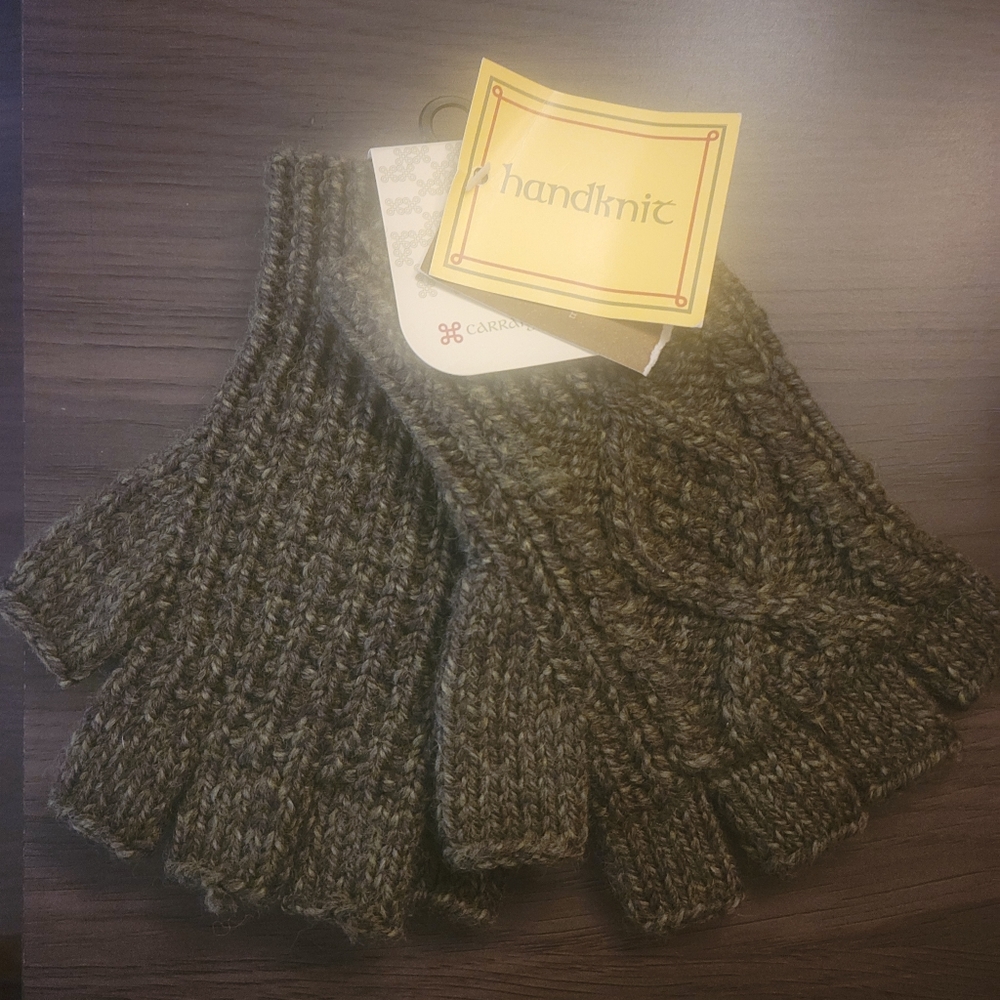 NWT Handknit Aran Cloves from Ireland